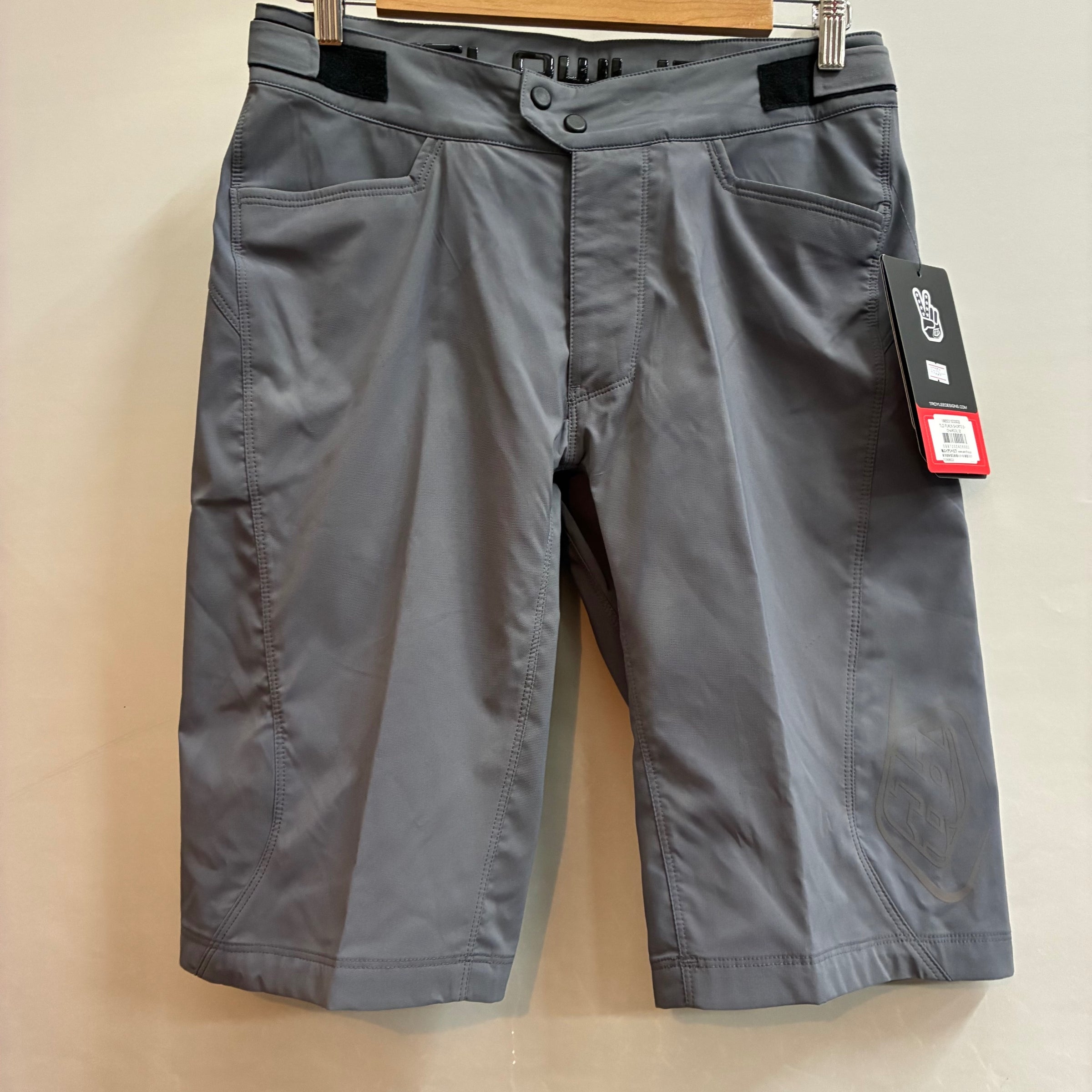 TROY LEE DESIGNS FLOWLINE SHORTS 32インチ CHARCOL | AST BIKES